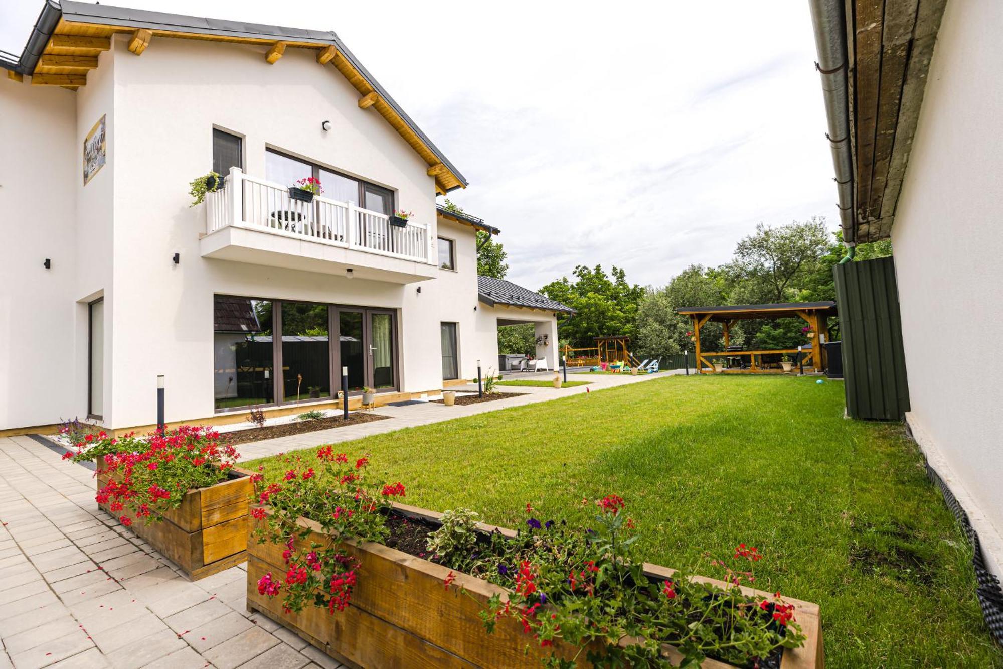 Ioanaguesthouse Turda Exterior photo